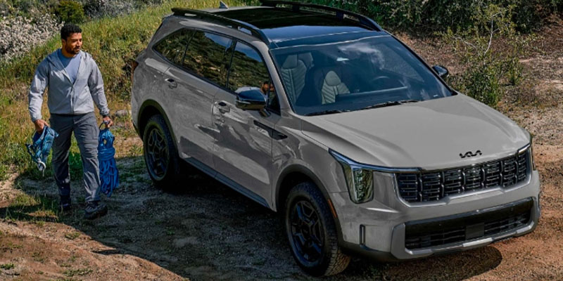 A 2025 Kia Sorento parked and ready for spring activities in Alliance, OH