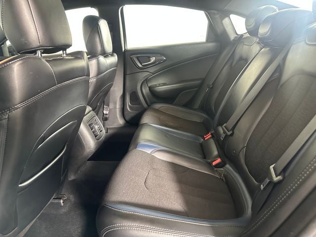 2016 Chrysler 200 S