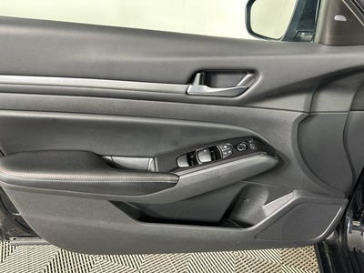 2024 Nissan Altima 2.0 SR