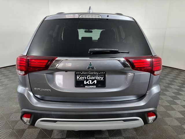 2020 Mitsubishi Outlander Base
