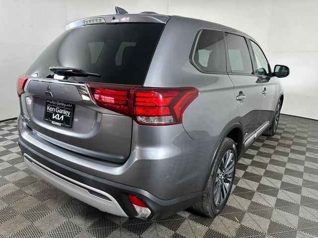 2020 Mitsubishi Outlander Base