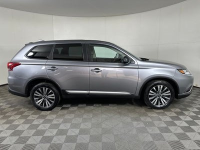 2020 Mitsubishi Outlander Base