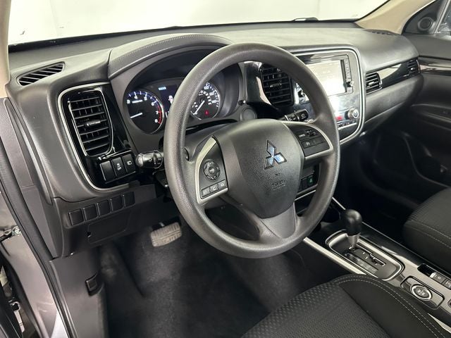 2020 Mitsubishi Outlander Base