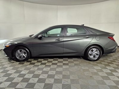 2024 Hyundai Elantra SE