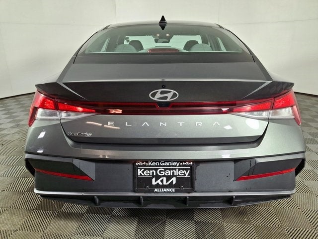 2024 Hyundai Elantra SE