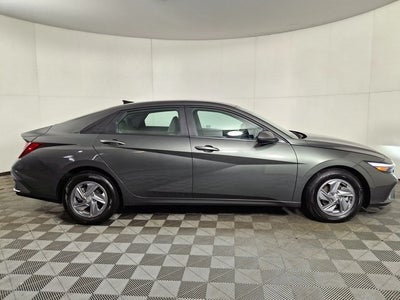 2024 Hyundai Elantra SE
