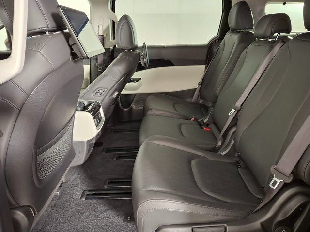 2024 Kia Carnival SX