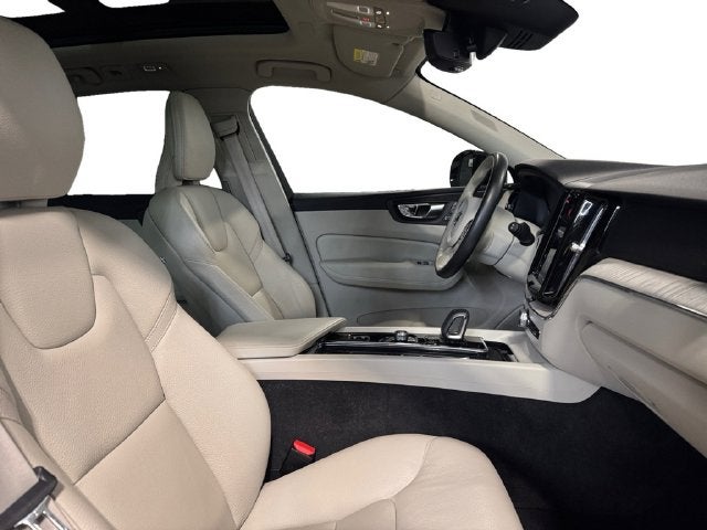 2023 Volvo XC60 B5 Plus Dark Theme