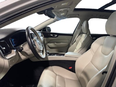 2023 Volvo XC60 B5 Plus Dark Theme