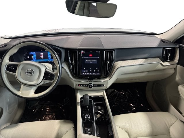 2023 Volvo XC60 B5 Plus Dark Theme