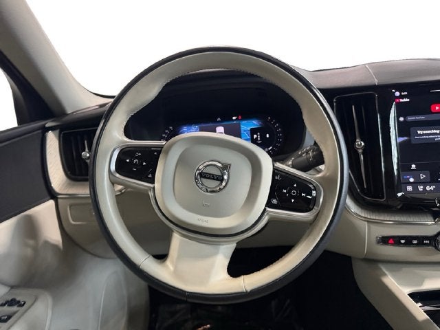 2023 Volvo XC60 B5 Plus Dark Theme