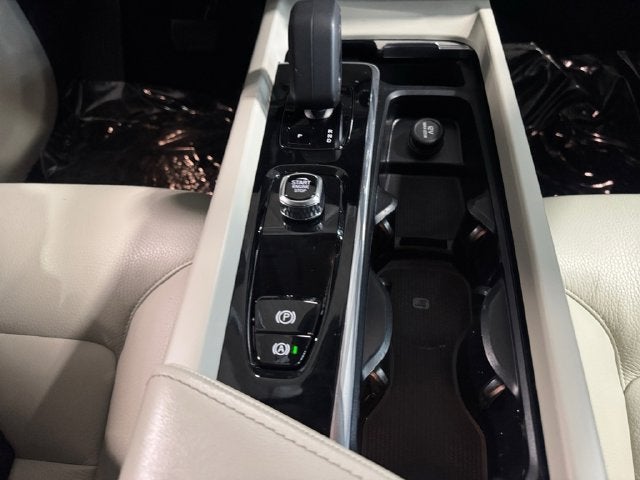 2023 Volvo XC60 B5 Plus Dark Theme