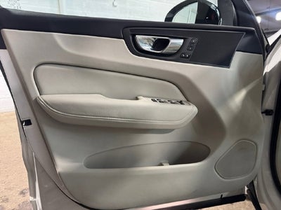 2023 Volvo XC60 B5 Plus Dark Theme