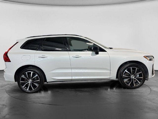 2023 Volvo XC60 B5 Plus Dark Theme