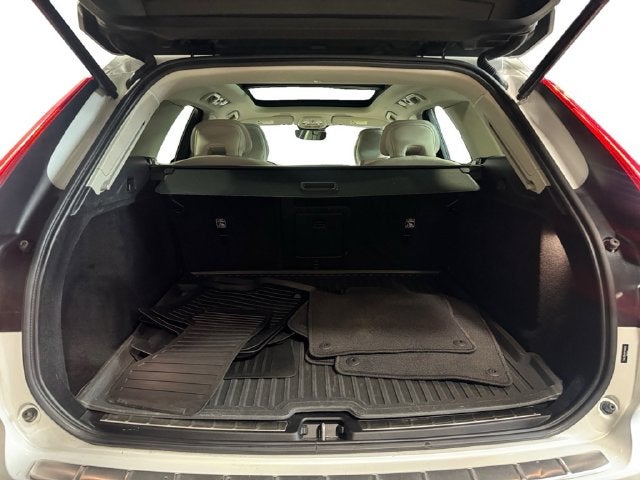 2023 Volvo XC60 B5 Plus Dark Theme