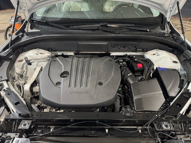 2023 Volvo XC60 B5 Plus Dark Theme
