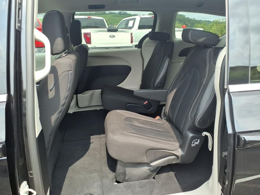 2024 Chrysler Voyager LX