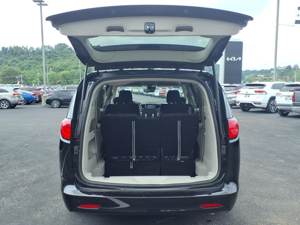 2024 Chrysler Voyager LX