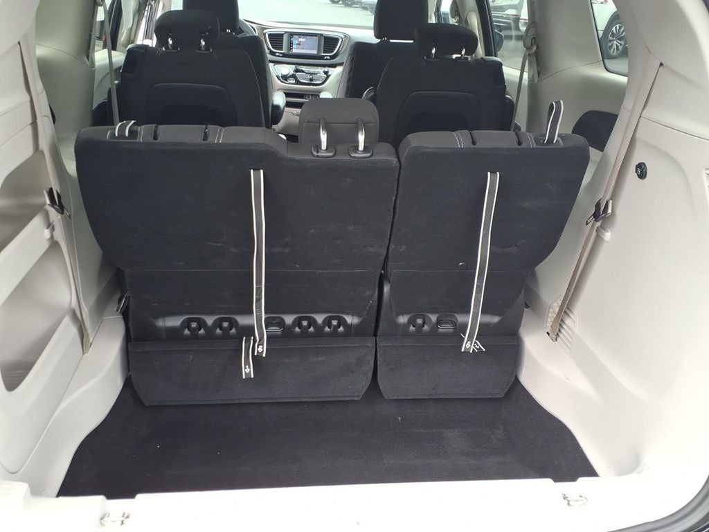 2024 Chrysler Voyager LX