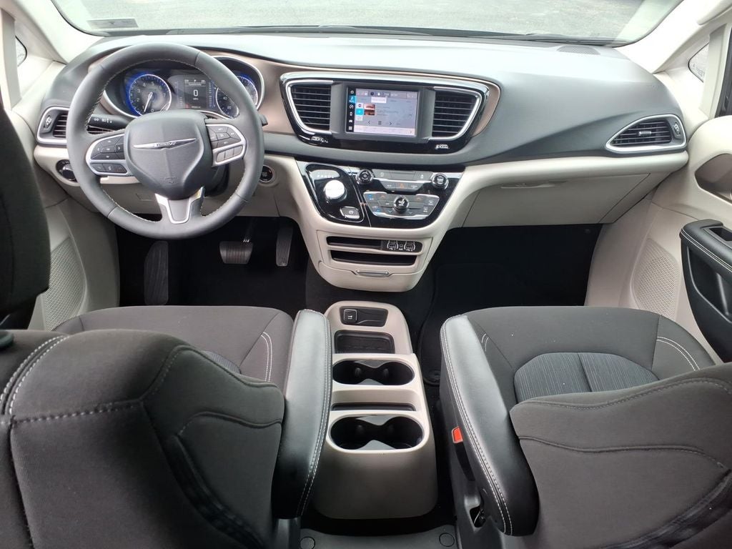 2024 Chrysler Voyager LX