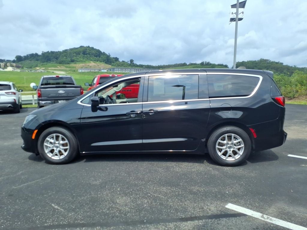2024 Chrysler Voyager LX