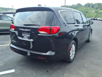 2024 Chrysler Voyager LX