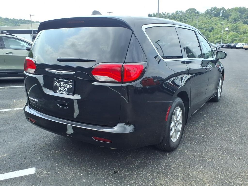 2024 Chrysler Voyager LX