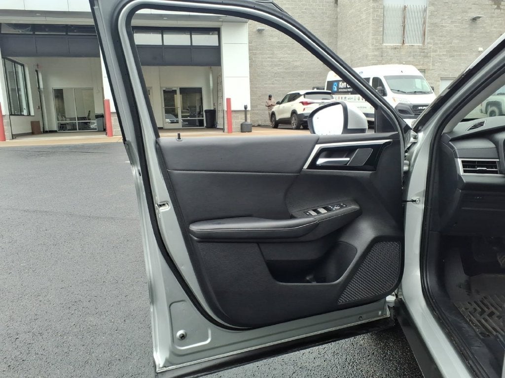 2024 Mitsubishi Outlander Base