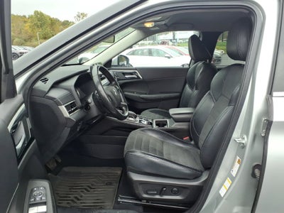 2024 Mitsubishi Outlander Base