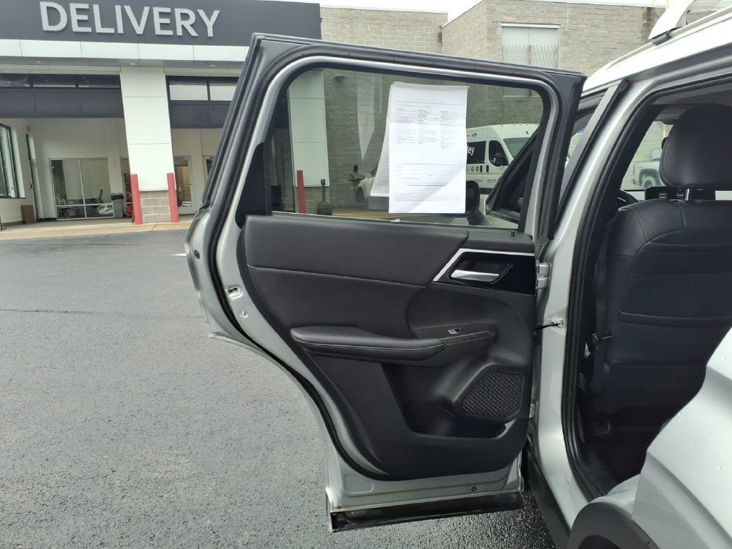 2024 Mitsubishi Outlander Base