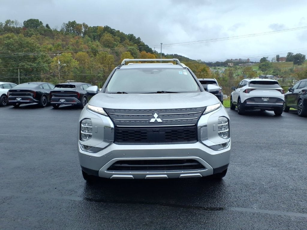 2024 Mitsubishi Outlander Base