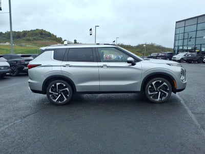 2024 Mitsubishi Outlander Base