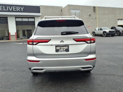 2024 Mitsubishi Outlander Base