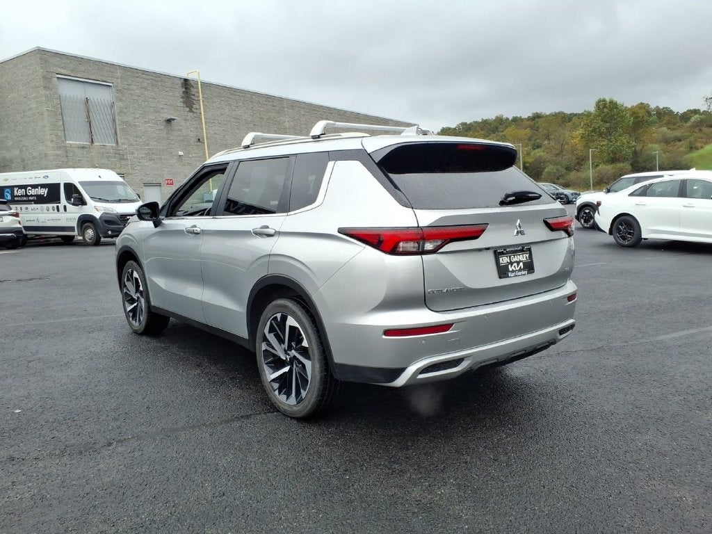2024 Mitsubishi Outlander Base