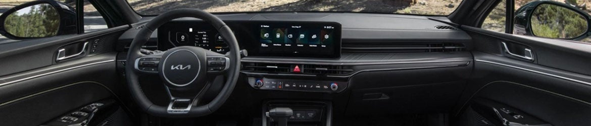 The infotainment system of the 2025 Kia K5 in Alliance, OH