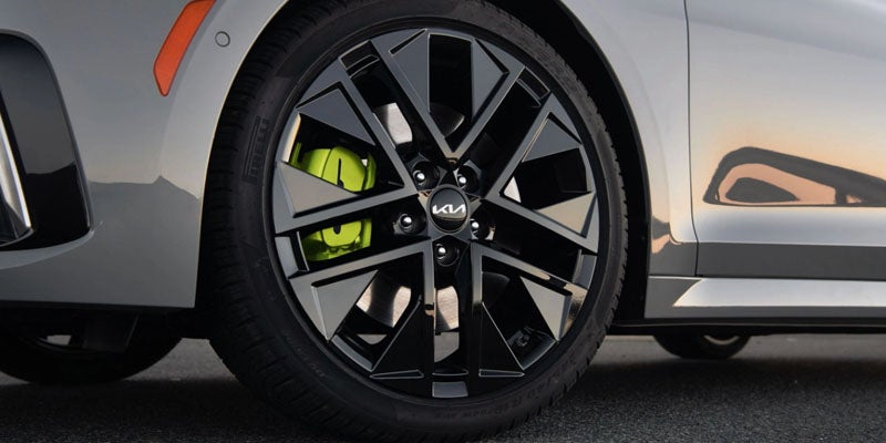 A rim option of the 2025 Kia K5 in Alliance, OH